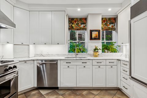 Tiny photo for 20 E Cedar Street #2C, Chicago, IL 60611 (MLS # 12505987)