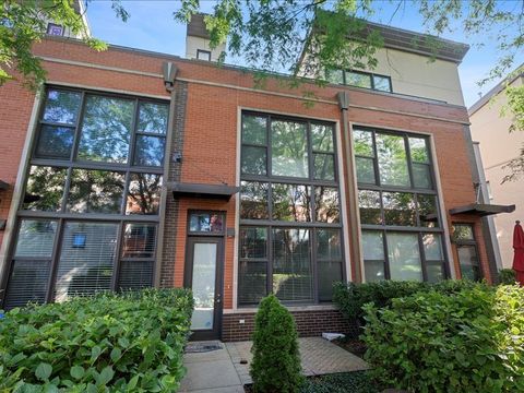 945 N Howe Street Chicago IL 60610
