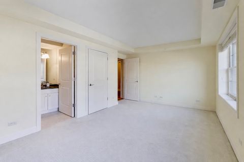 Tiny photo for 10 E Burlington Street #2C, Riverside, IL 60546 (MLS # 12528033)
