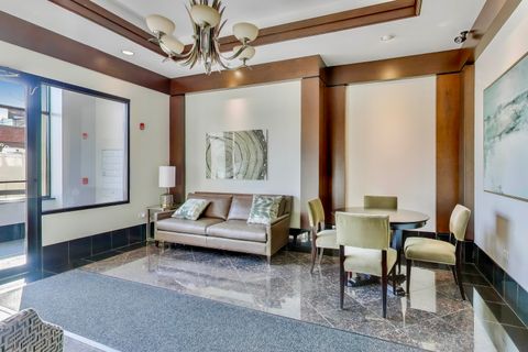 Tiny photo for 10 E Burlington Street #2C, Riverside, IL 60546 (MLS # 12528033)