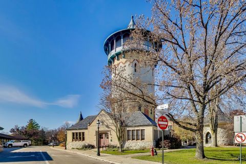 Tiny photo for 10 E Burlington Street #2C, Riverside, IL 60546 (MLS # 12528033)