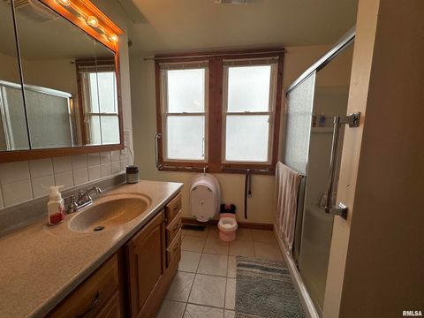 Tiny photo for 206 W Homer Avenue, Harrisburg, IL 62946 (MLS # EB460171)