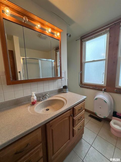 Tiny photo for 206 W Homer Avenue, Harrisburg, IL 62946 (MLS # EB460171)