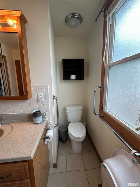 Tiny photo for 206 W Homer Avenue, Harrisburg, IL 62946 (MLS # EB460171)