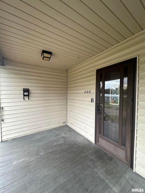 Tiny photo for 206 W Homer Avenue, Harrisburg, IL 62946 (MLS # EB460171)