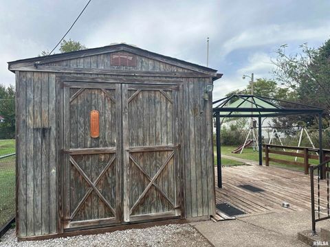 Tiny photo for 206 W Homer Avenue, Harrisburg, IL 62946 (MLS # EB460171)