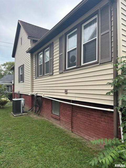 Tiny photo for 206 W Homer Avenue, Harrisburg, IL 62946 (MLS # EB460171)