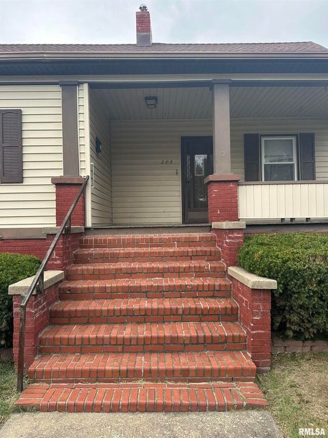 Tiny photo for 206 W Homer Avenue, Harrisburg, IL 62946 (MLS # EB460171)