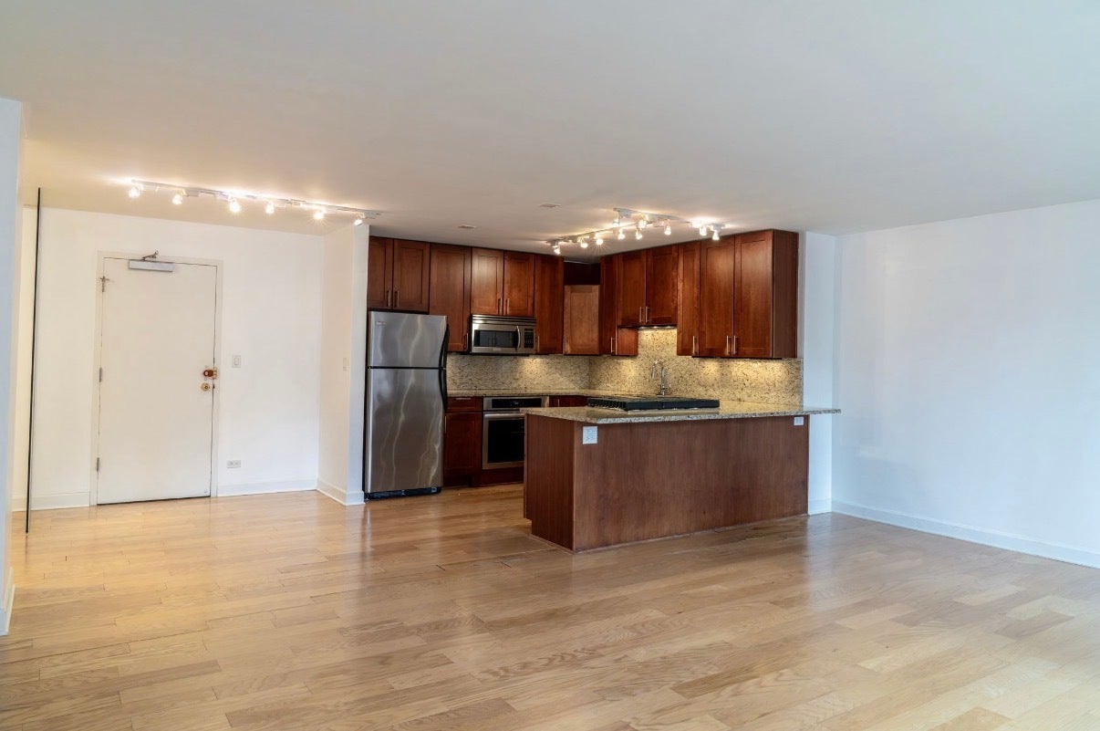 850 N Dewitt Place 10G