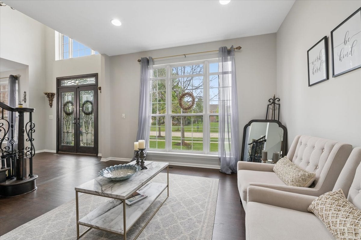 5423 SWAN Circle