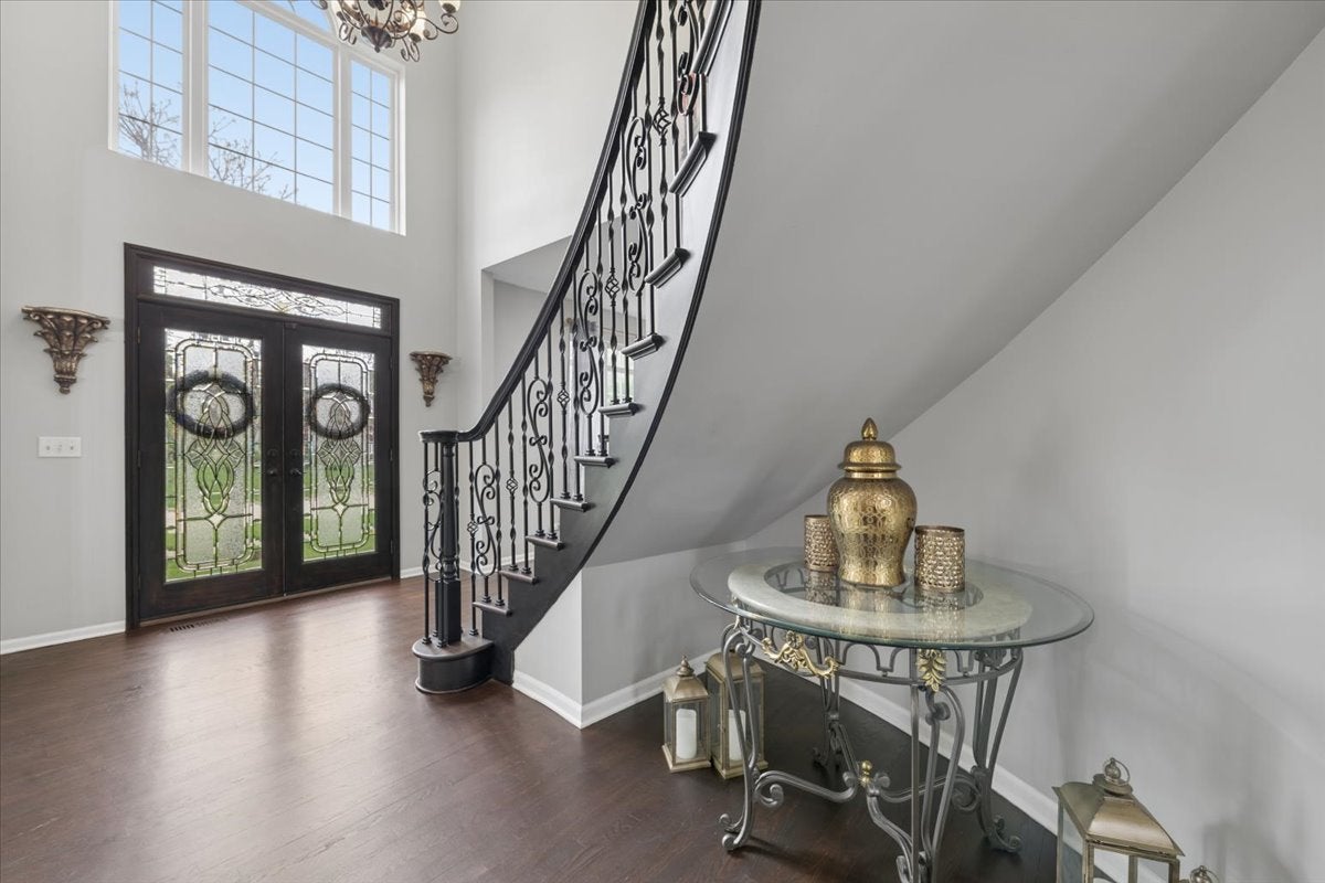 5423 SWAN Circle