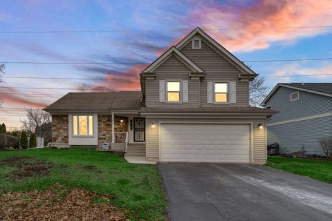 Photo of 90 Copperwood Drive, Buffalo Grove, IL 60089 (MLS # 12589761)