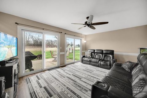 Tiny photo for 90 Copperwood Drive, Buffalo Grove, IL 60089 (MLS # 12589761)