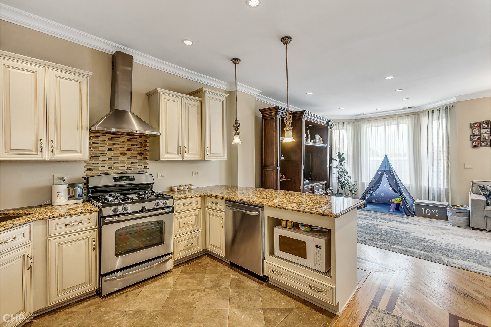 3104 W Walton Street