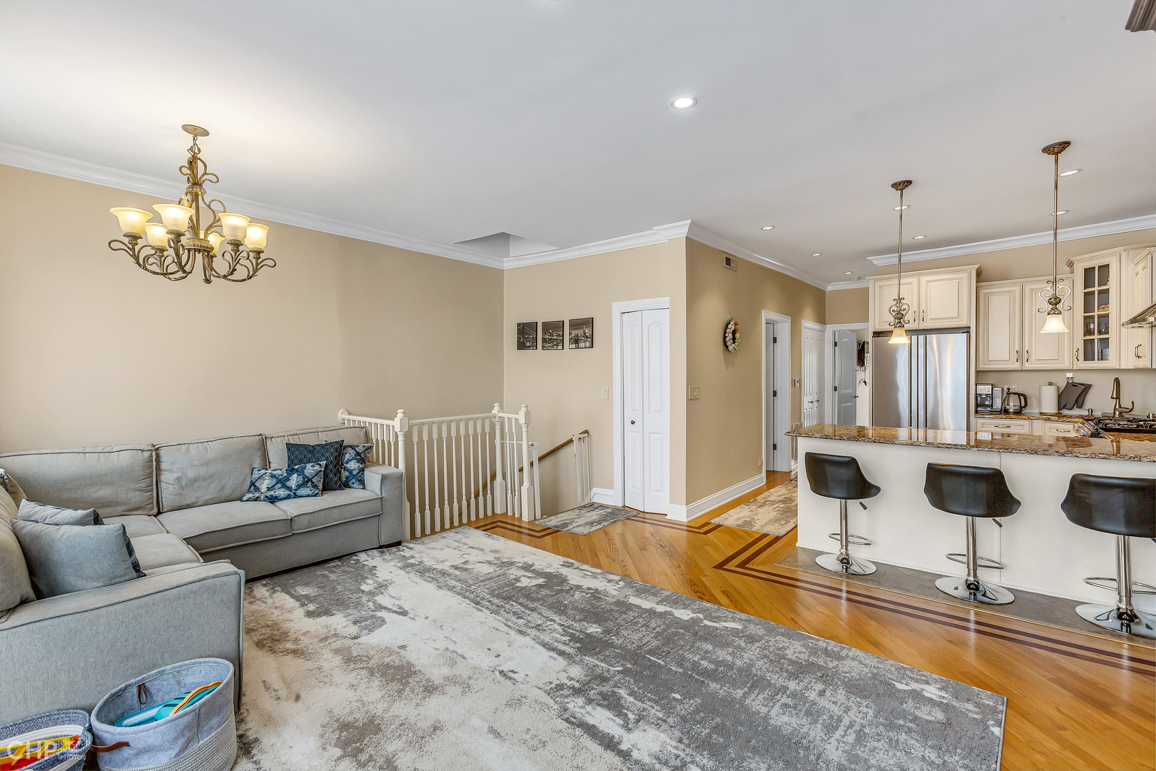 3104 W Walton Street