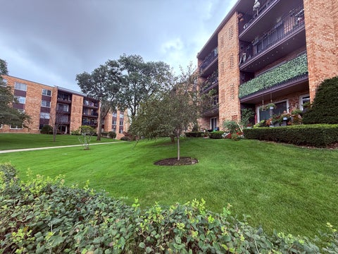 502 W Huntington Commons Road Unit 438, Mount Prospect, IL 60056 - #: 12734242