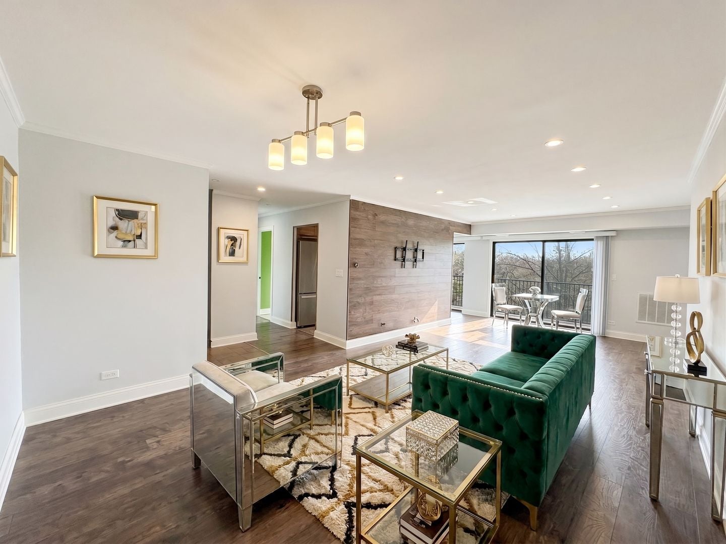 502 W Huntington Commons Road 438