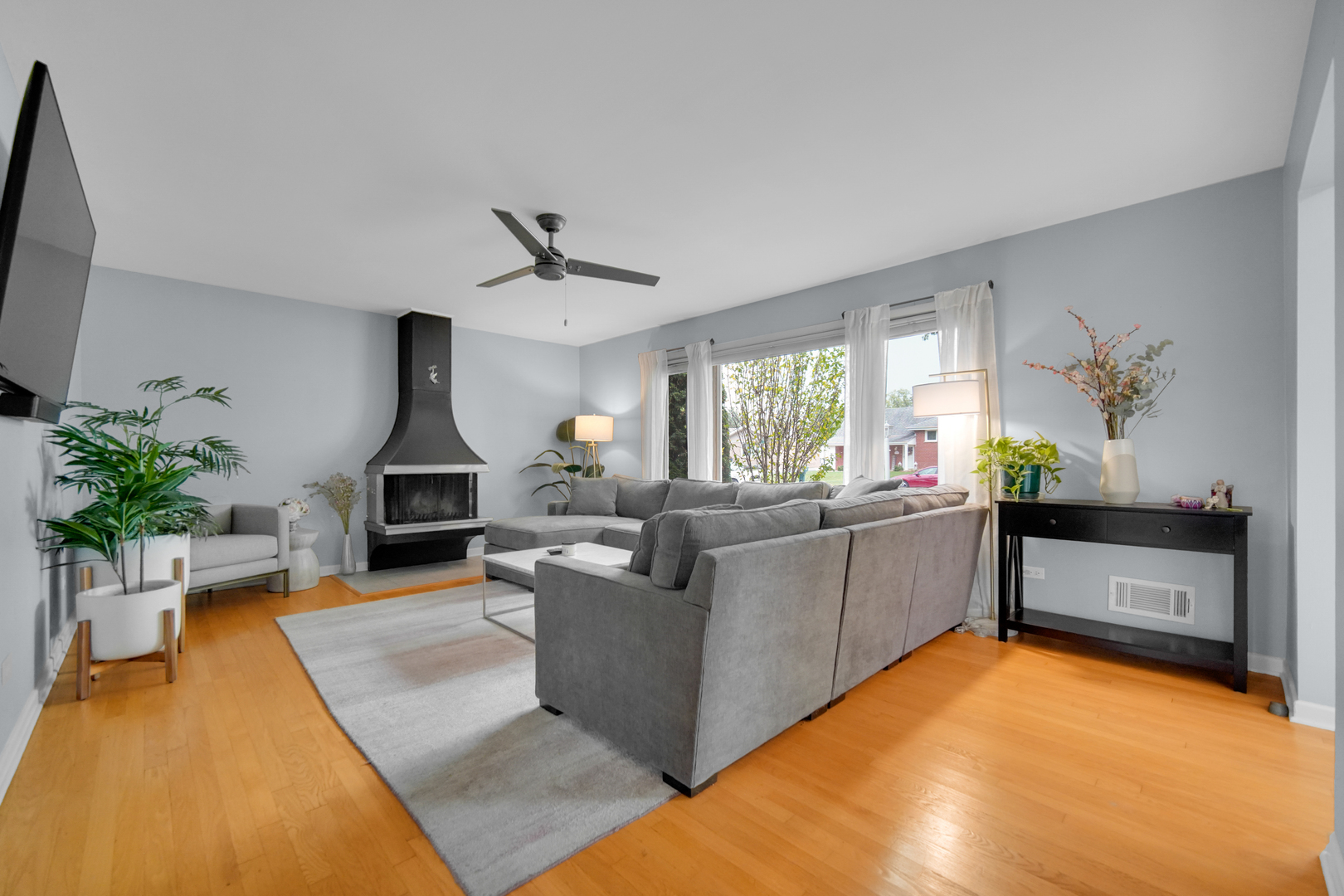 6840 W Evergreen Avenue