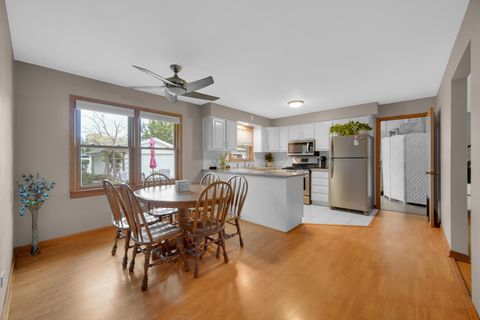 Tiny photo for 6840 W Evergreen Avenue, Palos Heights, IL 60463 (MLS # 12488513)