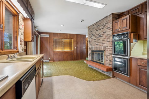 Tiny photo for 333 N 10th Street, Clinton, IA 52732 (MLS # 12683405)