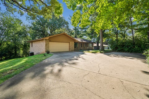 Tiny photo for 333 N 10th Street, Clinton, IA 52732 (MLS # 12683405)