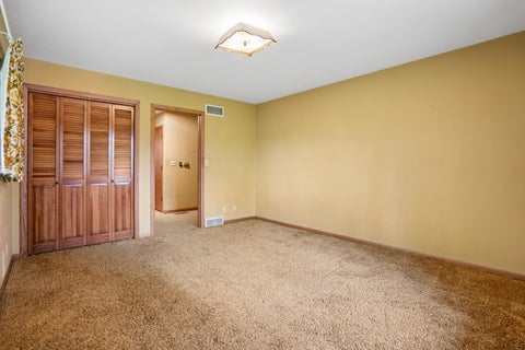 Tiny photo for 333 N 10th Street, Clinton, IA 52732 (MLS # 12683405)