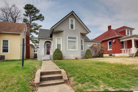 Photo of 704 S 16th Street, Quincy, IL 62301 (MLS # 12602659)