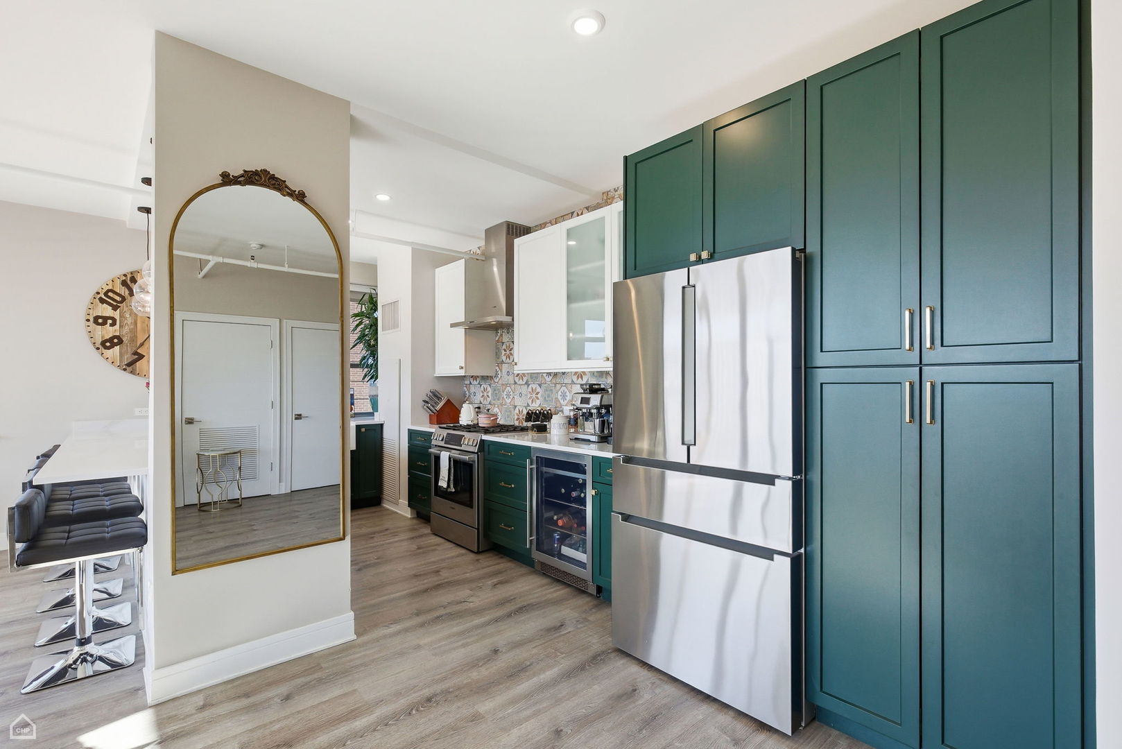 511 W Division Street 512