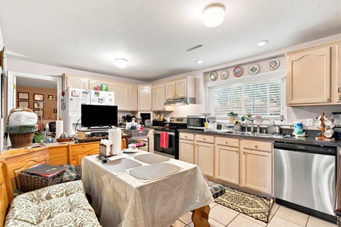 Tiny photo for 652 Sussex Lane, Crystal Lake, IL 60014 (MLS # 12752285)