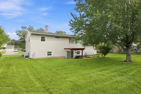 Tiny photo for 652 Sussex Lane, Crystal Lake, IL 60014 (MLS # 12752285)