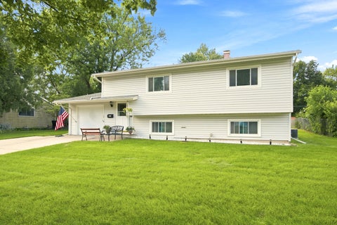 Tiny photo for 652 Sussex Lane, Crystal Lake, IL 60014 (MLS # 12752285)