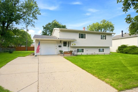 Photo of 652 Sussex Lane, Crystal Lake, IL 60014 (MLS # 12752285)