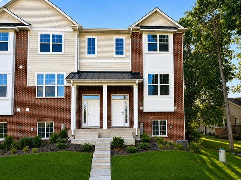 Tiny photo for 186 N East River Road, Des Plaines, IL 60016 (MLS # 12678859)