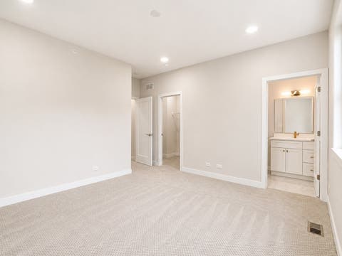 Tiny photo for 186 N East River Road, Des Plaines, IL 60016 (MLS # 12678859)