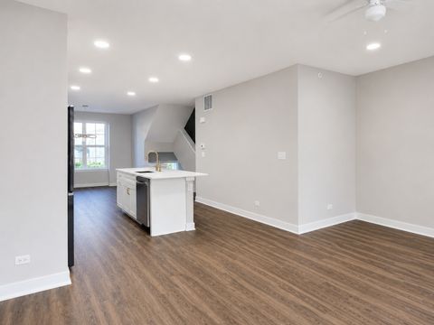 Tiny photo for 186 N East River Road, Des Plaines, IL 60016 (MLS # 12678859)