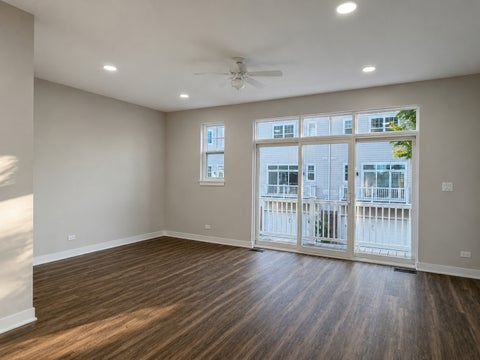 Tiny photo for 186 N East River Road, Des Plaines, IL 60016 (MLS # 12678859)