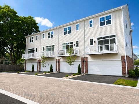 Tiny photo for 186 N East River Road, Des Plaines, IL 60016 (MLS # 12678859)