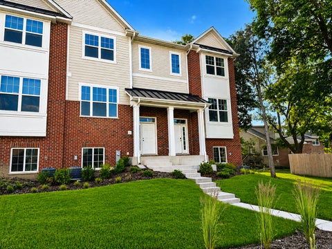 Tiny photo for 186 N East River Road, Des Plaines, IL 60016 (MLS # 12678859)