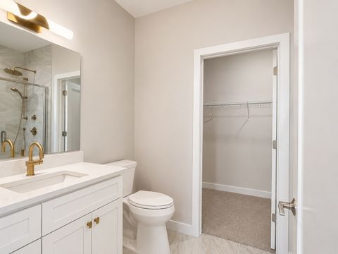 Tiny photo for 186 N East River Road, Des Plaines, IL 60016 (MLS # 12678859)