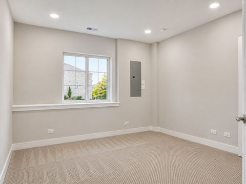 Tiny photo for 186 N East River Road, Des Plaines, IL 60016 (MLS # 12678859)