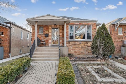 6104 N KIMBALL Avenue Chicago IL 60659