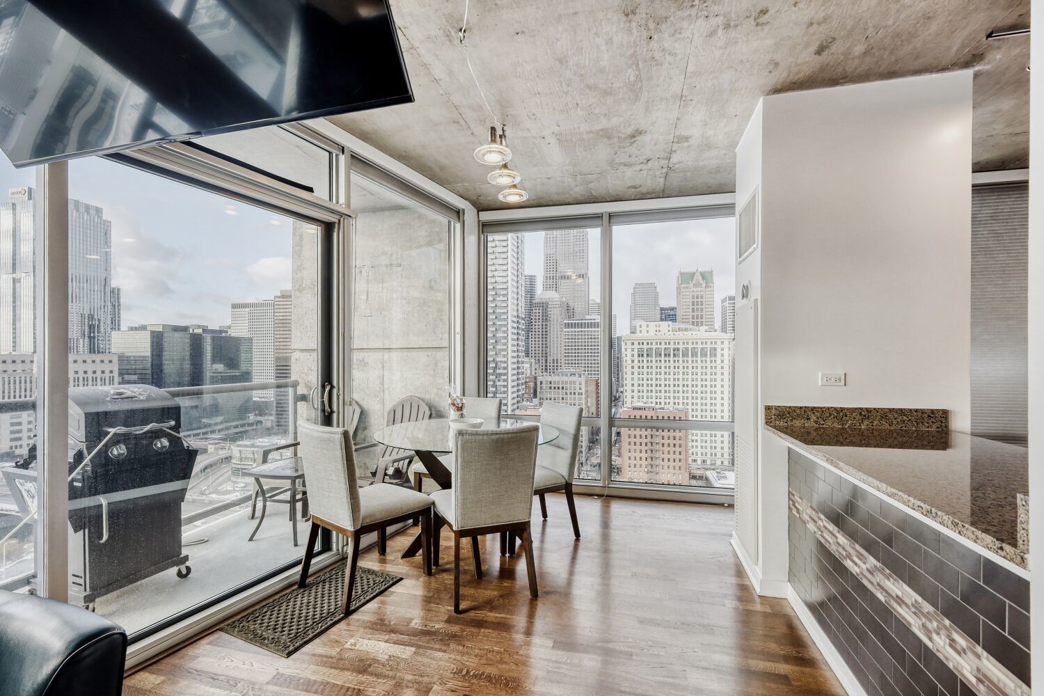 611 S Wells Street 2304