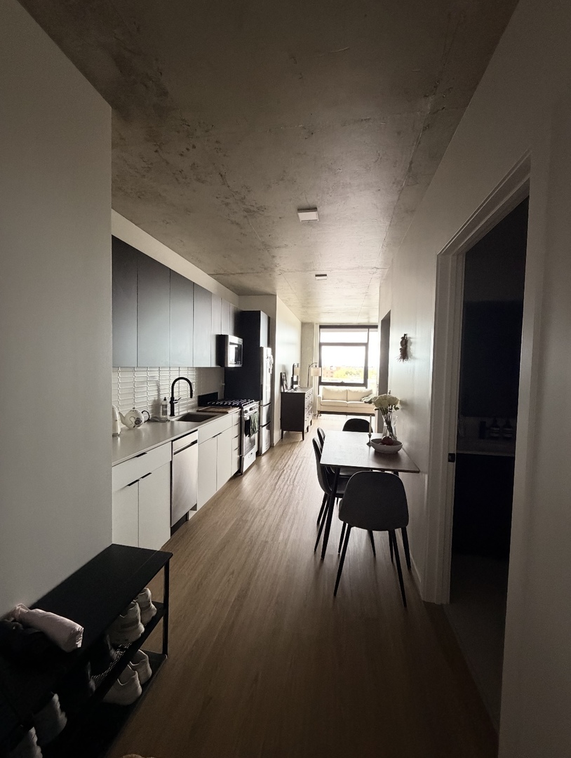 225 N Elizabeth Street 514