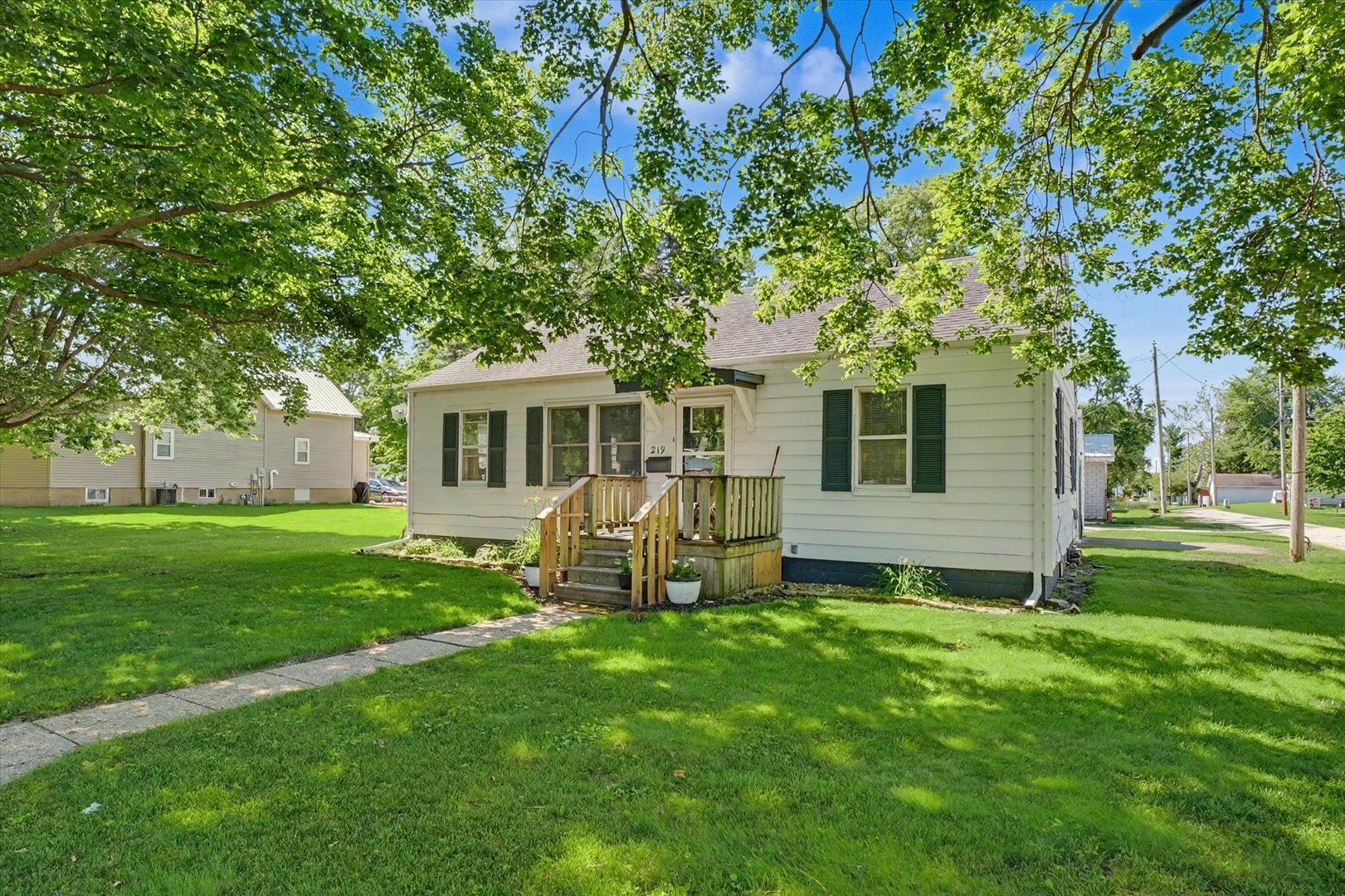 219 E 4th Street