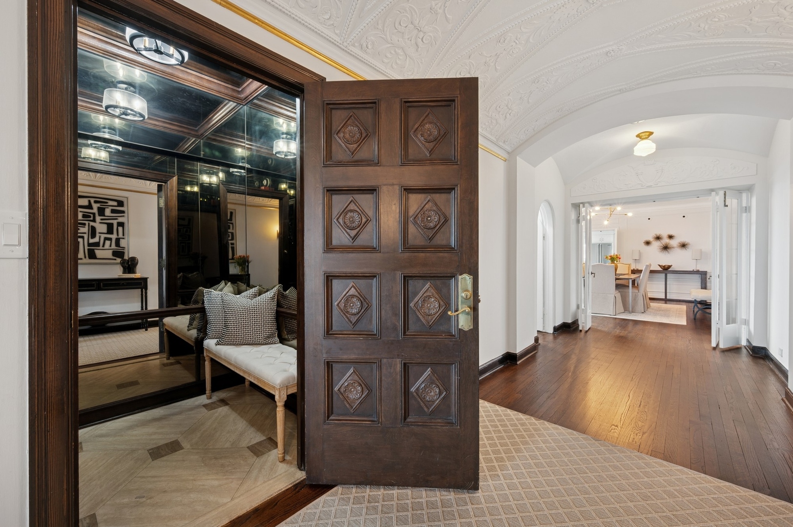 2130 N Lincoln Park West 6S