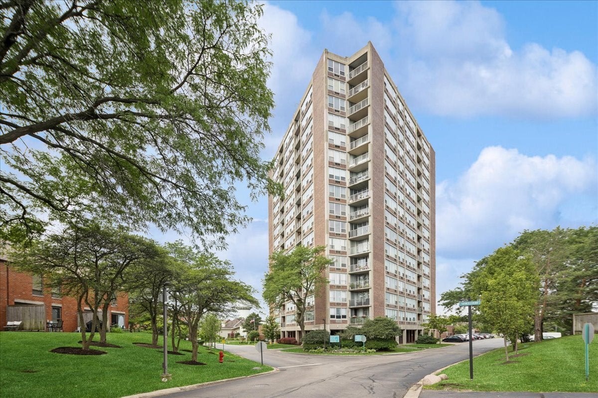 3925 TRIUMVERA Drive 15G