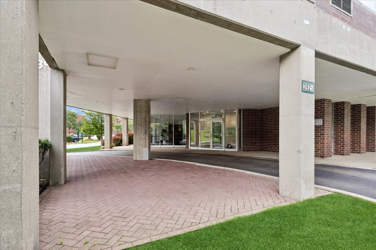 3925 TRIUMVERA Drive 15G