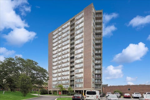 Photo of 3925 TRIUMVERA Drive #15G, Glenview, IL 60025 (MLS # 12720783)