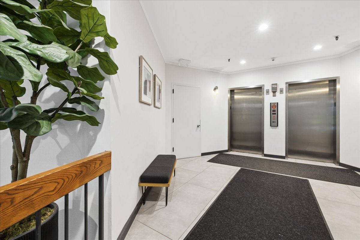 3925 TRIUMVERA Drive 15G