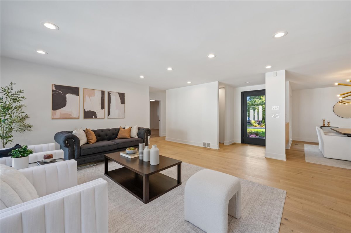 1666 Cloverdale Avenue